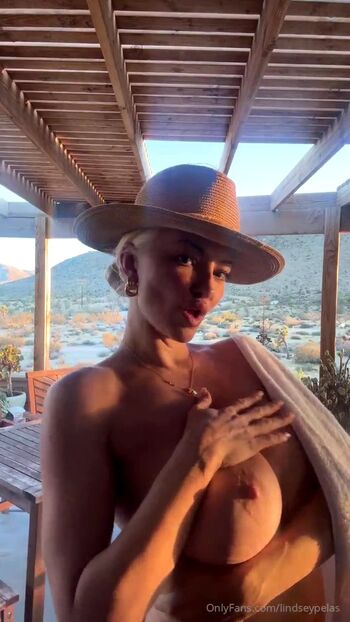 Lindsey pelas  page leaked private photo uncensored HD quality