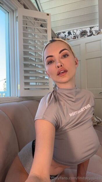 Lindsey pelas  page leaked private photo uncensored HD quality
