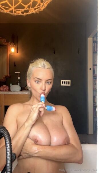 Lindsey pelas  page leaked private photo uncensored HD quality