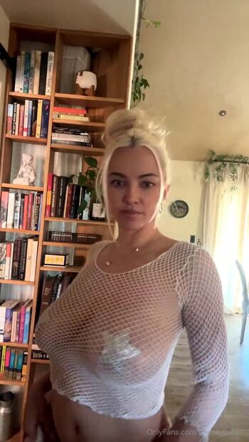 Lindsey pelas  page leaked private photo uncensored HD quality