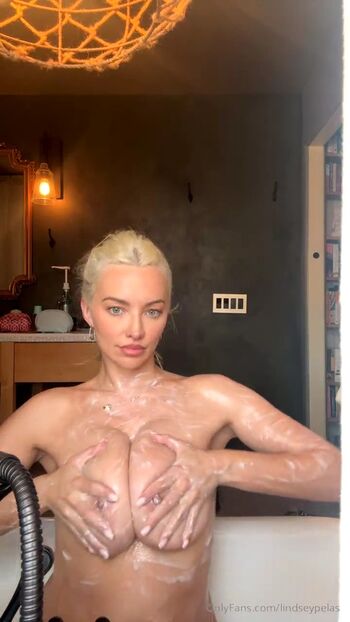 Lindsey pelas  page leaked private photo uncensored HD quality