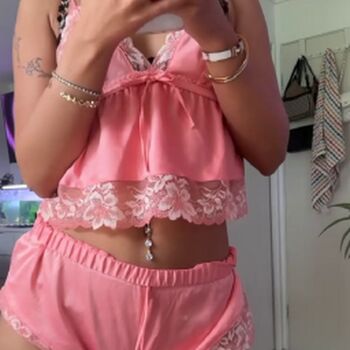 Luvlivvyy  page leaked private photo uncensored HD quality
