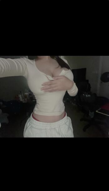 Luzneuiii leaked private photo uncensored HD quality