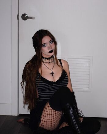 Lydiaviolet leaked private photo uncensored HD quality