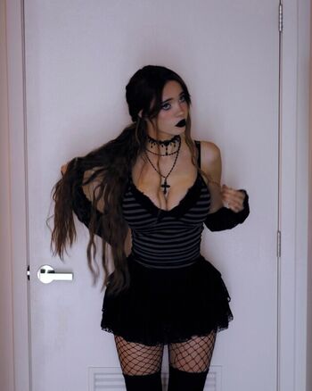 Lydiaviolet leaked private photo uncensored HD quality