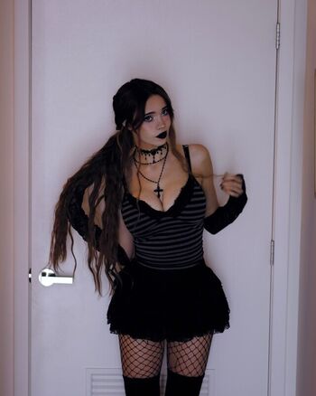 Lydiaviolet leaked private photo uncensored HD quality