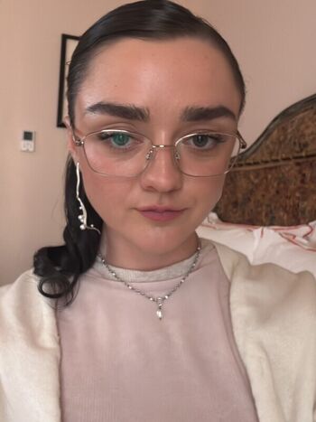 Maisie williams leaked private photo uncensored HD quality