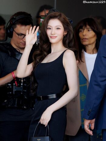 Minatozaki sana page leaked private photo uncensored HD quality
