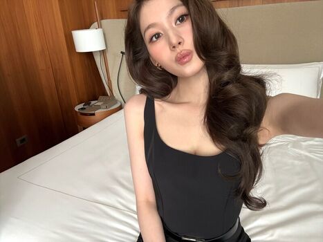 Minatozaki sana page leaked private photo uncensored HD quality