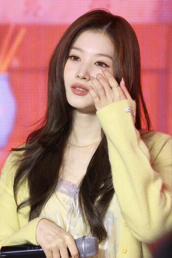 Minatozaki sana leaked private photo uncensored HD quality