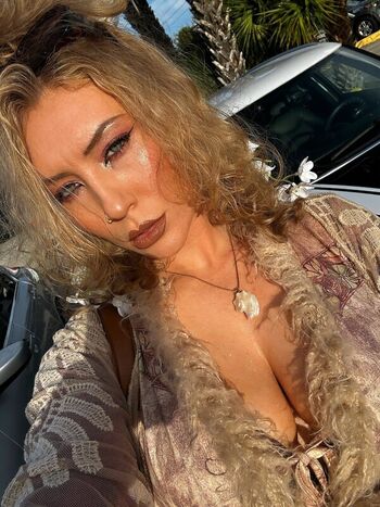 Nikkita lyons  page leaked private photo uncensored HD quality