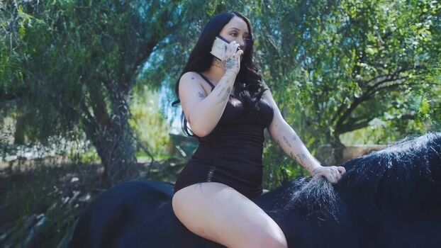 Noah cyrus leaked private photo uncensored HD quality