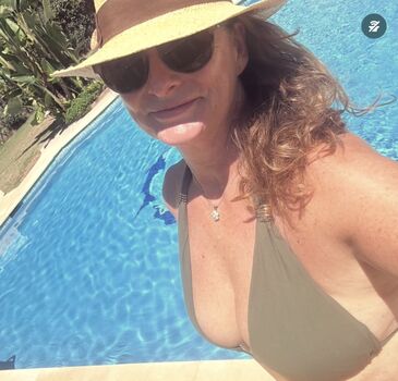 Politicians female leaked private photo uncensored HD quality