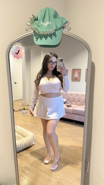 Qveenjulia  page leaked private photo uncensored HD quality