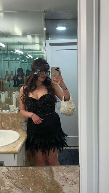 Qveenjulia leaked private photo uncensored HD quality