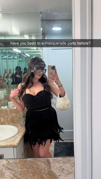 Qveenjulia leaked private photo uncensored HD quality