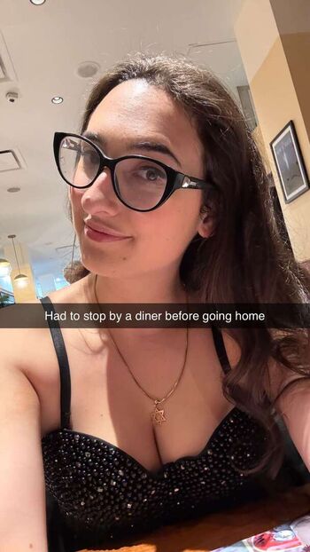 Qveenjulia leaked private photo uncensored HD quality