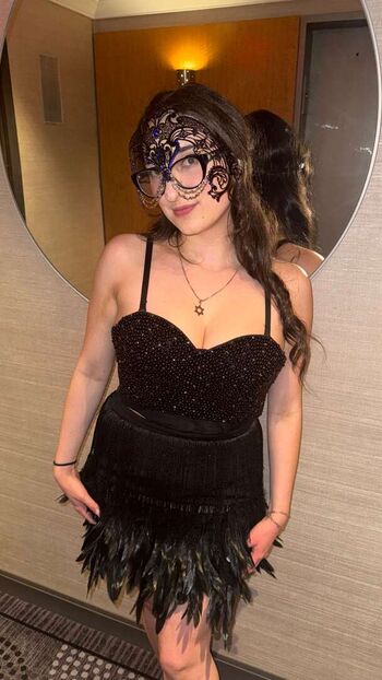 Qveenjulia leaked private photo uncensored HD quality