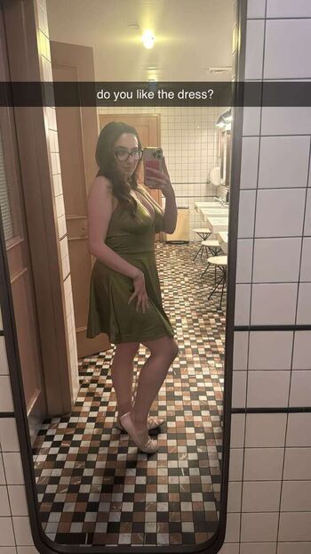 Qveenjulia leaked private photo uncensored HD quality