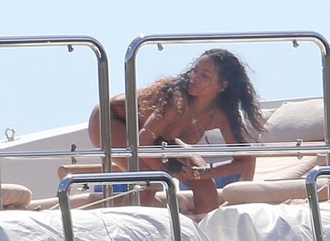 Rihanna  page leaked private photo uncensored HD quality