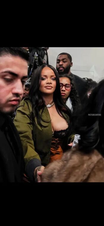 Rihanna  page leaked private photo uncensored HD quality