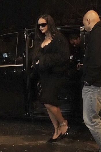 Rihanna  page leaked private photo uncensored HD quality