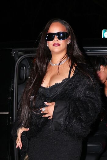 Rihanna  page leaked private photo uncensored HD quality