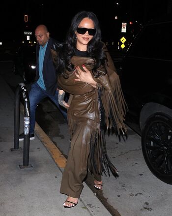 Rihanna  page leaked private photo uncensored HD quality