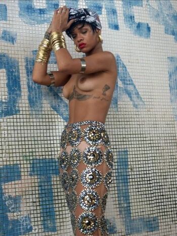 Rihanna  page leaked private photo uncensored HD quality