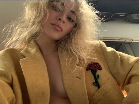 Sabrina carpenter  page leaked private photo uncensored HD quality