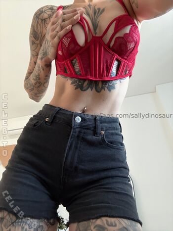 Sallydinosaur leaked private photo uncensored HD quality