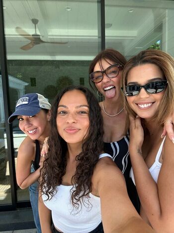 Sarah hyland page leaked private photo uncensored HD quality