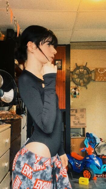 Show your girlfriend leaked private photo uncensored HD quality