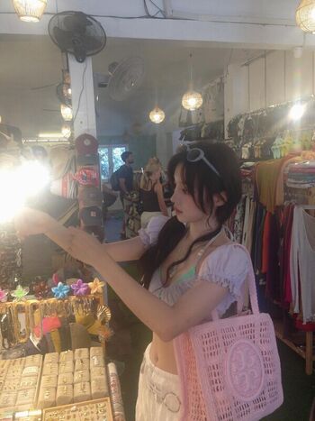 Song yuqi page leaked private photo uncensored HD quality