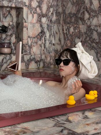 Song yuqi page leaked private photo uncensored HD quality