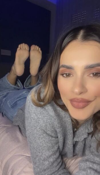 Sweet girl page leaked private photo uncensored HD quality