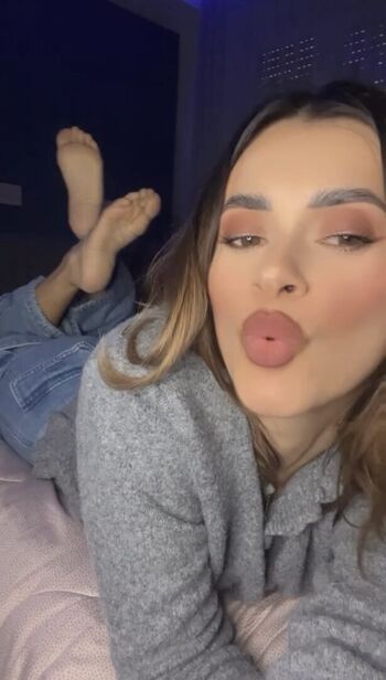 Sweet girl page leaked private photo uncensored HD quality