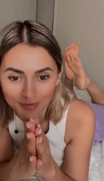 Sweet girl page leaked private photo uncensored HD quality
