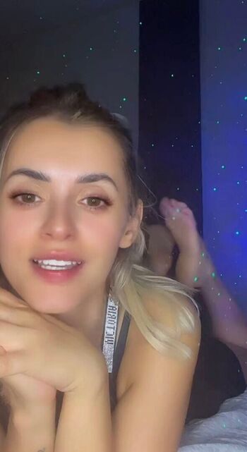 Sweet girl leaked private photo uncensored HD quality