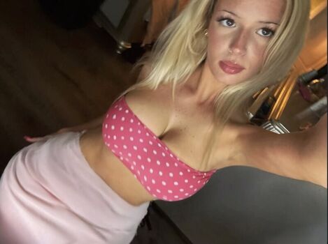 Sweetestgirleverintheworld leaked private photo uncensored HD quality