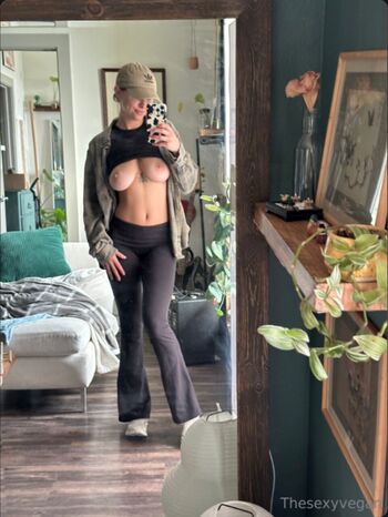 Thesexyvegan page leaked private photo uncensored HD quality