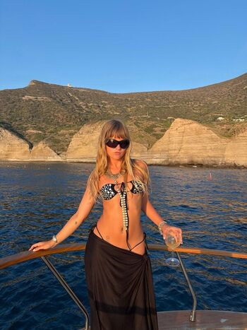 Victoria de angelis  page leaked private photo uncensored HD quality