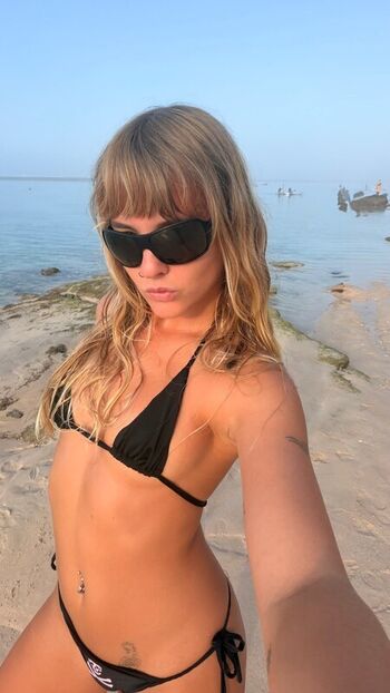 Victoria de angelis  page leaked private photo uncensored HD quality