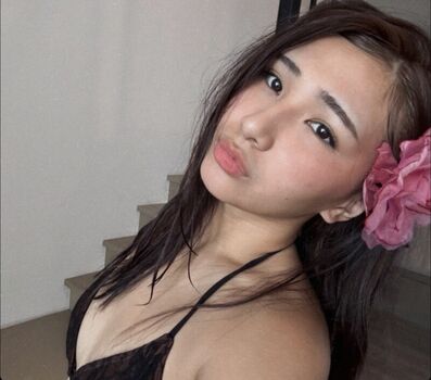 Vnesa a leaked private photo uncensored HD quality