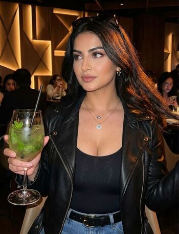 Zara farooq leaked private photo uncensored HD quality