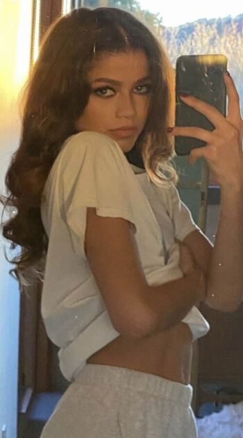 Zendaya page leaked private photo uncensored HD quality